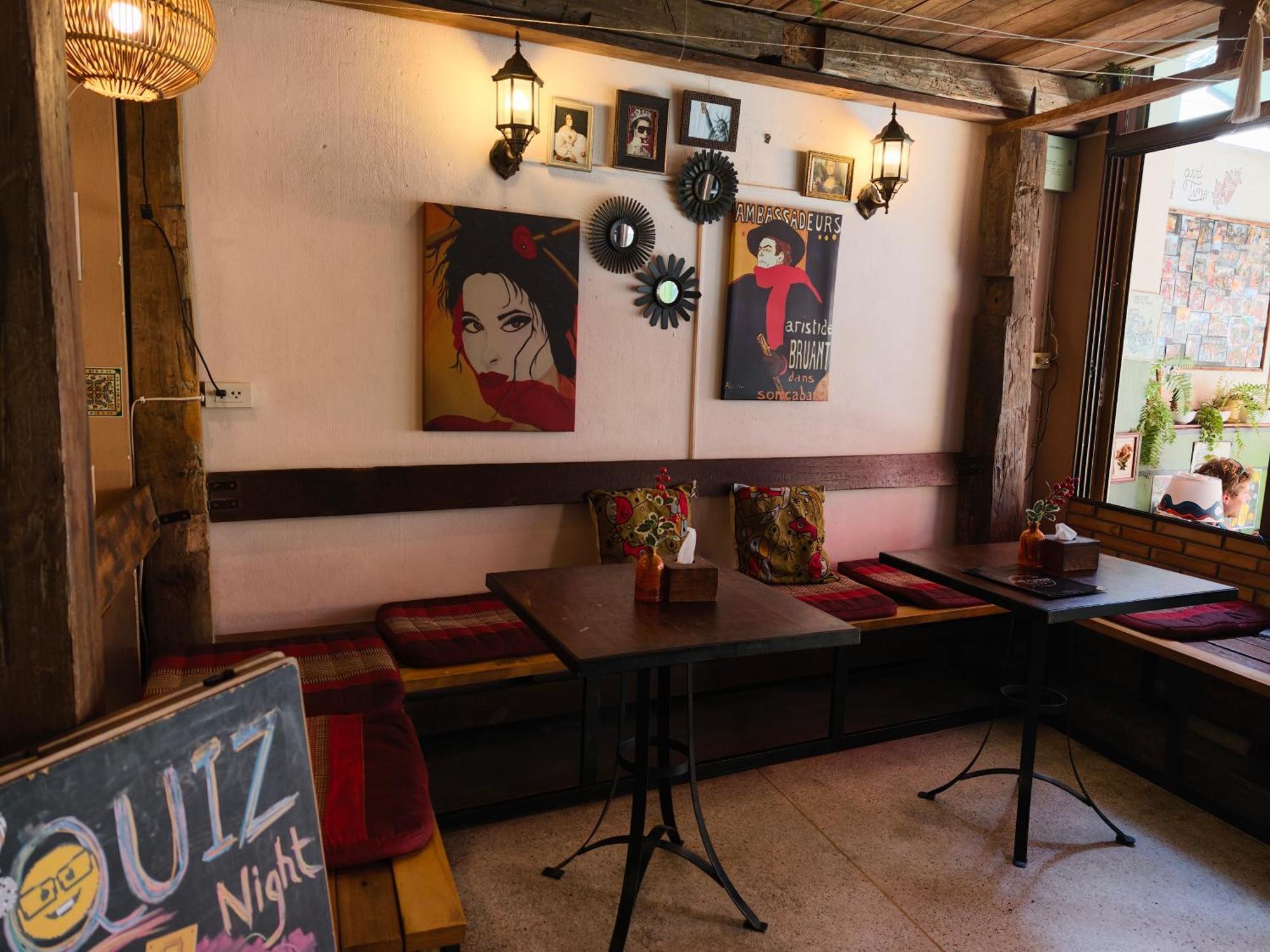 The Cabin Backpackers Hostel & Bar - Chiang Mai — Photos 2